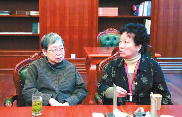 周慧珺和林岫在一起.png