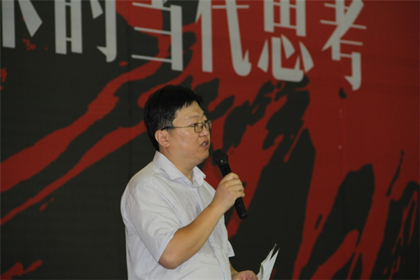 2014年8月，姚洪磊主持“写意书法”全国大展开幕式.jpg