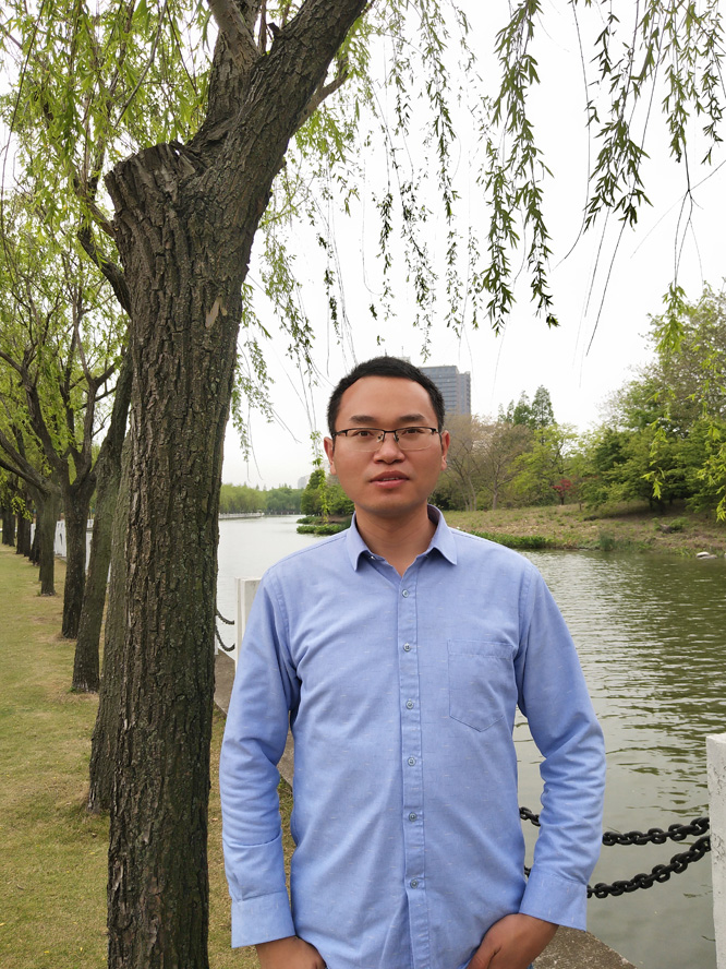 卢俊山近照.jpg